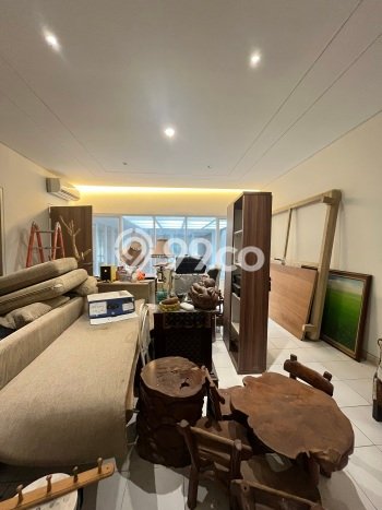 Hunian Modern dengan LT 390m2 & LB 270m2 Disewakan di Senopati Hunian Modern dengan LT 390m2 & LB 270m2 Disewakan di Senopati
