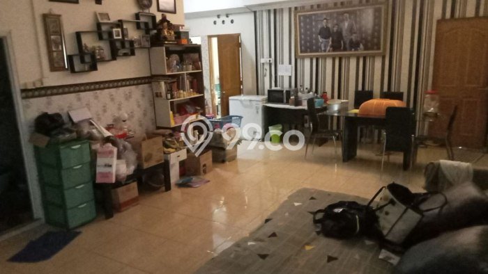 Rumah Modern 5 KT LT 240m2 di Kedung Baruk Rumah Modern 5 KT LT 240m2 di Kedung Baruk