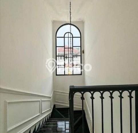 Dijual Rumah Mewah Megah Dengan View Eksklusif di Joglo, Jakarta Barat Dijual Rumah Mewah Megah Dengan View Eksklusif di Joglo, Jakarta Barat