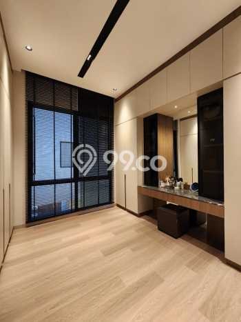 Rumah Mewah LB 550m2 Siap Huni Desain Elegan di Green Lake City, Jakarta Barat Rumah Mewah LB 550m2 Siap Huni Desain Elegan di Green Lake City, Jakarta Barat