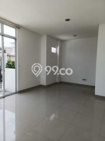 Disewakan! Rumah 3 Kamar Tidur &
4 Kamar Mandi di Green Lake City, Jakarta Barat Disewakan! Rumah 3 Kamar Tidur &
4 Kamar Mandi di Green Lake City, Jakarta Barat