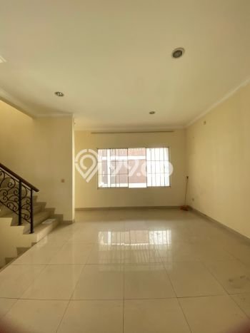 Rumah di Green Lake City, Dekat Pusat Kota, LT 160m² Rumah di Green Lake City, Dekat Pusat Kota, LT 160m²