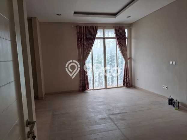 Rumah Asri di Green Lake City, 5 KT, Lingkungan Strategis, Luas 144m² LB 258m² Rumah Asri di Green Lake City, 5 KT, Lingkungan Strategis, Luas 144m² LB 258m²