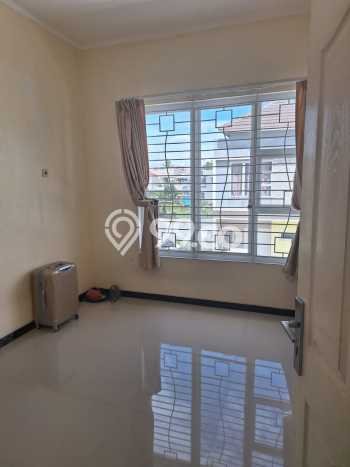Rumah Luas Asri 3 KT Siap Pakai di Green Lake City Jakarta Barat Rumah Luas Asri 3 KT Siap Pakai di Green Lake City Jakarta Barat