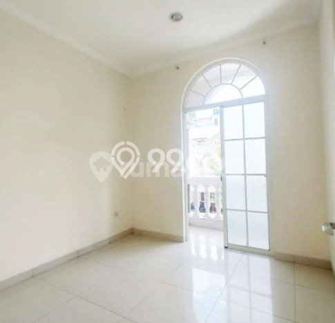 Disewakan! Rumah 4 Kamar Tidur &
4 Kamar Mandi di Green Lake City, Jakarta Barat Disewakan! Rumah 4 Kamar Tidur &
4 Kamar Mandi di Green Lake City, Jakarta Barat