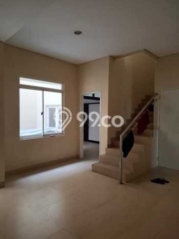 Rumah Asri di Green Lake City, 5 KT, Lingkungan Strategis, Luas 144m² LB 258m² Rumah Asri di Green Lake City, 5 KT, Lingkungan Strategis, Luas 144m² LB 258m²