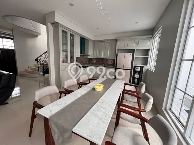 Rumah Strategis Gading Serpong, Tangerang, Luas 200m² Bangunan 340m² Rumah Strategis Gading Serpong, Tangerang, Luas 200m² Bangunan 340m²