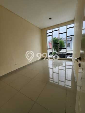 HOT DEAL! Rumah di Green Lake City, 3 KM, Lingkungan Strategis, LT 108m² LB 160m² HOT DEAL! Rumah di Green Lake City, 3 KM, Lingkungan Strategis, LT 108m² LB 160m²