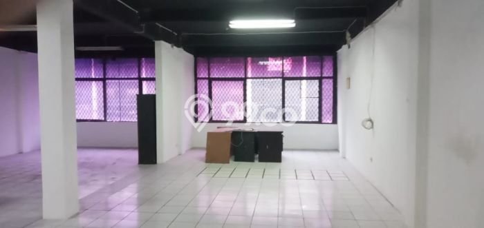 Unit Ruko Dijual di Kebon Jeruk Jakarta Barat Luas Tanah 135m2, Luas Bangunan 470m2 Unit Ruko Dijual di Kebon Jeruk Jakarta Barat Luas Tanah 135m2, Luas Bangunan 470m2