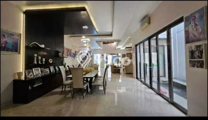 Rumah Luxury Modern Tanpa Renovasi di Cibubur Jakarta Timur Rumah Luxury Modern Tanpa Renovasi di Cibubur Jakarta Timur