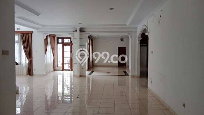 Rumah Mewah LB 300m2 Siap Huni Desain Elegan di Cibubur, Bogor Rumah Mewah LB 300m2 Siap Huni Desain Elegan di Cibubur, Bogor