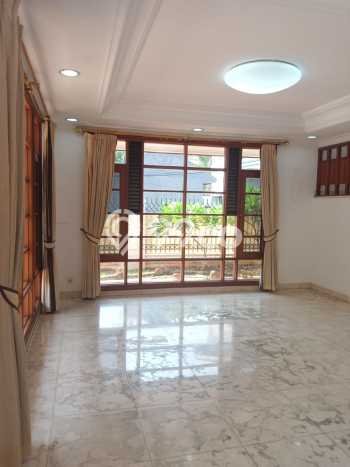 Ready to Use! Luxury House LT 327m2 Desain Elegan di Kedoya Ready to Use! Luxury House LT 327m2 Desain Elegan di Kedoya