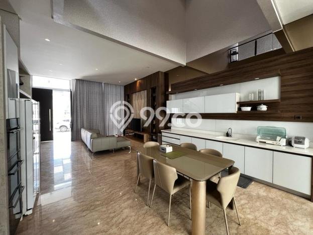 Disewakan Rumah Strategis LT 200m2 / LB 450m2 di Pantai Indah Kapuk, Jakarta Utara Disewakan Rumah Strategis LT 200m2 / LB 450m2 di Pantai Indah Kapuk, Jakarta Utara