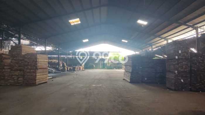 AREA TERSIBUK! Gudang di , Luas 9215m2m², Nilai Tinggi AREA TERSIBUK! Gudang di , Luas 9215m2m², Nilai Tinggi