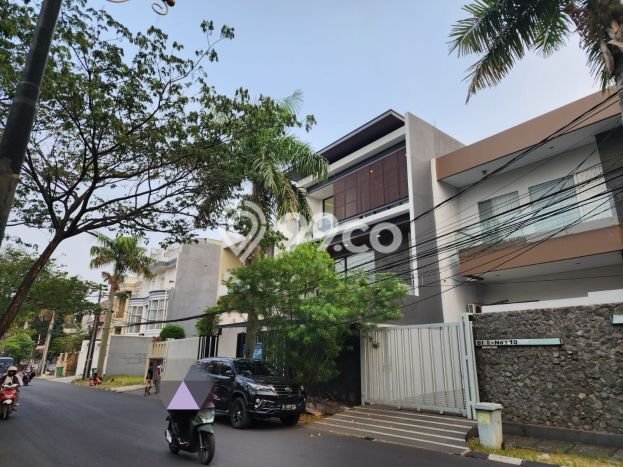 Rumah Elit LB 465m2 Siap Huni Desain Elegan di Kalideres, Jakarta Barat Rumah Elit LB 465m2 Siap Huni Desain Elegan di Kalideres, Jakarta Barat