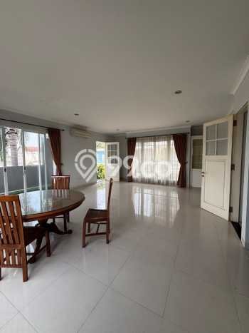 Ready to Use! Luxury House LT 124m2 Desain Modern di Pejaten Ready to Use! Luxury House LT 124m2 Desain Modern di Pejaten