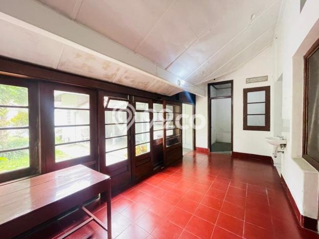 Rumah Elit LB 350m2 Siap Pakai Desain Elegan di Sayap Dago, Bandung Rumah Elit LB 350m2 Siap Pakai Desain Elegan di Sayap Dago, Bandung