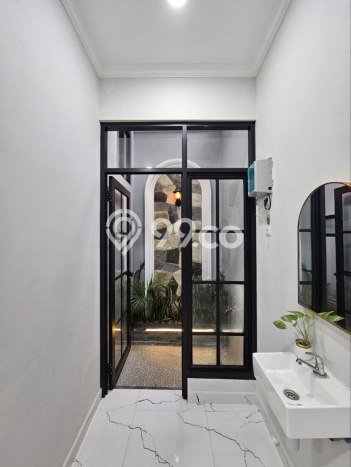 Rumah Modern Minimalis 4 Kamar Bisa Langsung Pindah di Jagakarsa Rumah Modern Minimalis 4 Kamar Bisa Langsung Pindah di Jagakarsa