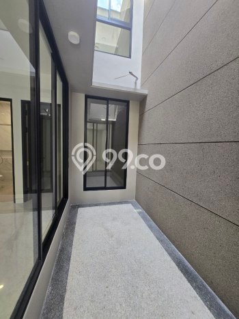 Jual Rumah Bagus Siap Huni LB 180m2 di Rungkut, Surabaya Jual Rumah Bagus Siap Huni LB 180m2 di Rungkut, Surabaya
