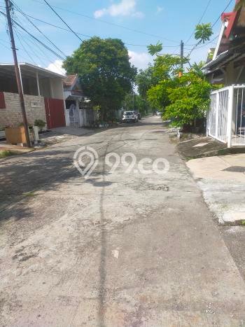 For Sale Rumah 5 Kamar Lokasi Strategis Bagus dan Strategis di Rungkut For Sale Rumah 5 Kamar Lokasi Strategis Bagus dan Strategis di Rungkut