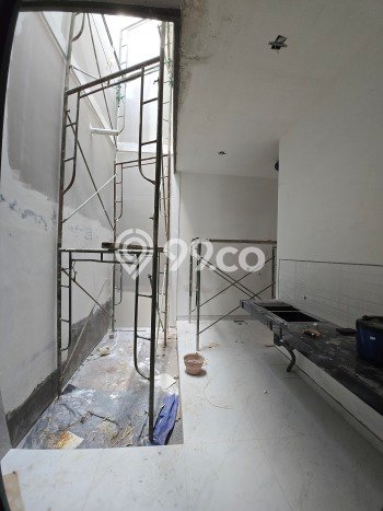 For Sale Rumah 4 Kamar Lokasi Ideal Nyaman dan Strategis di Sukolilo For Sale Rumah 4 Kamar Lokasi Ideal Nyaman dan Strategis di Sukolilo