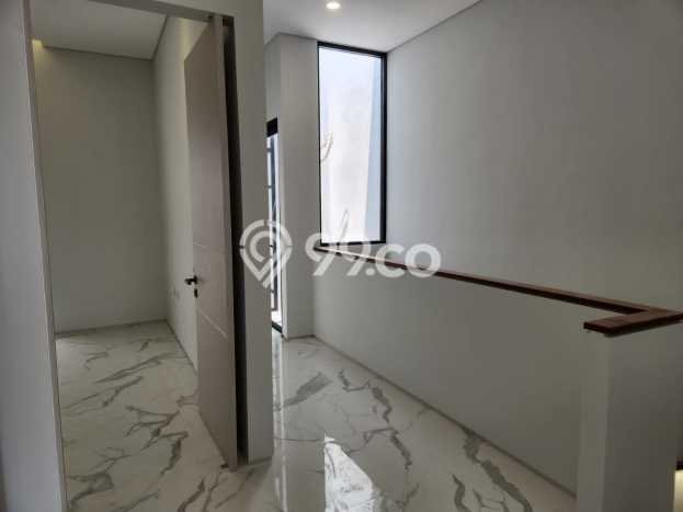 Rumah Modern Minimalis 4 KT Siap Huni di Rungkut Rumah Modern Minimalis 4 KT Siap Huni di Rungkut