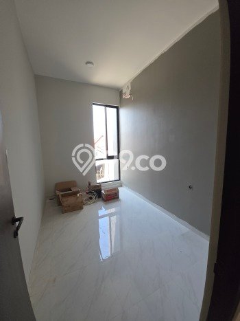 For Sale Rumah 4 Kamar Lokasi Ideal Nyaman dan Strategis di Sukolilo For Sale Rumah 4 Kamar Lokasi Ideal Nyaman dan Strategis di Sukolilo
