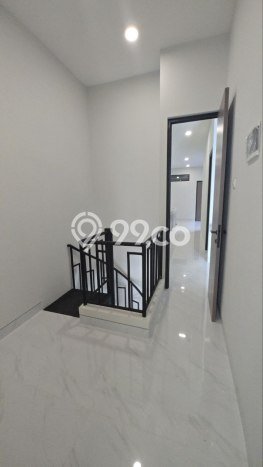 Jual Rumah Bagus Siap Huni LB 180m2 di Rungkut, Surabaya Jual Rumah Bagus Siap Huni LB 180m2 di Rungkut, Surabaya