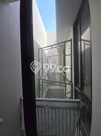 Dijual Cepat Rumah Favorit Siap Huni LB 160m2 di Rungkut, Surabaya Dijual Cepat Rumah Favorit Siap Huni LB 160m2 di Rungkut, Surabaya