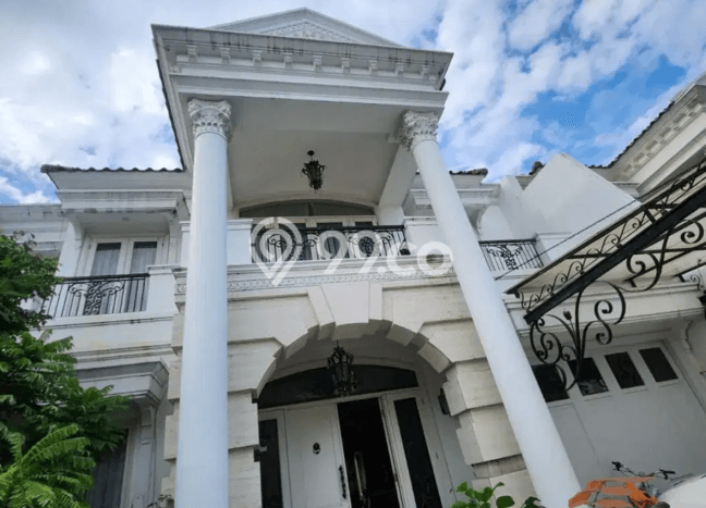 Ready to Use! Luxury House LT 240m2 Desain Elegan di Lidah Wetan Ready to Use! Luxury House LT 240m2 Desain Elegan di Lidah Wetan