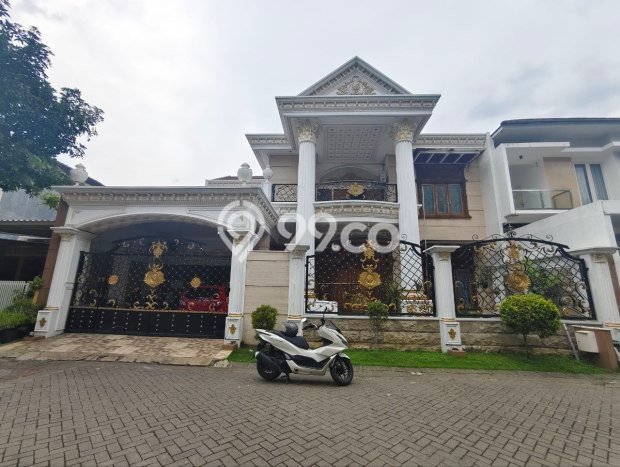 Rumah Elit Modern Tanpa Renovasi di Kebonsari Surabaya Rumah Elit Modern Tanpa Renovasi di Kebonsari Surabaya