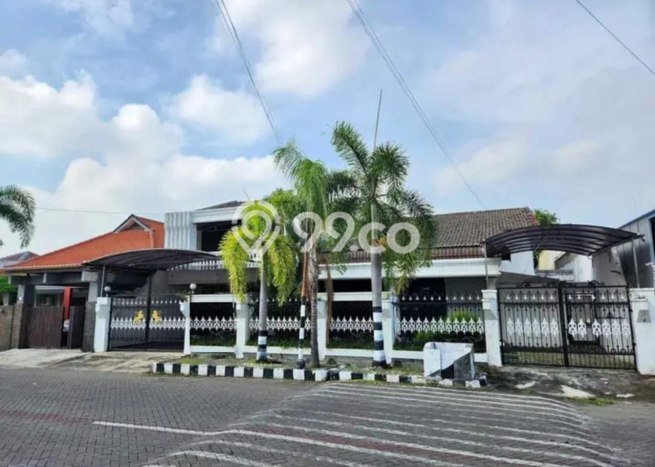 Dijual Rumah Mewah Elegan Dengan View Eksklusif di Kutisari, Surabaya Dijual Rumah Mewah Elegan Dengan View Eksklusif di Kutisari, Surabaya