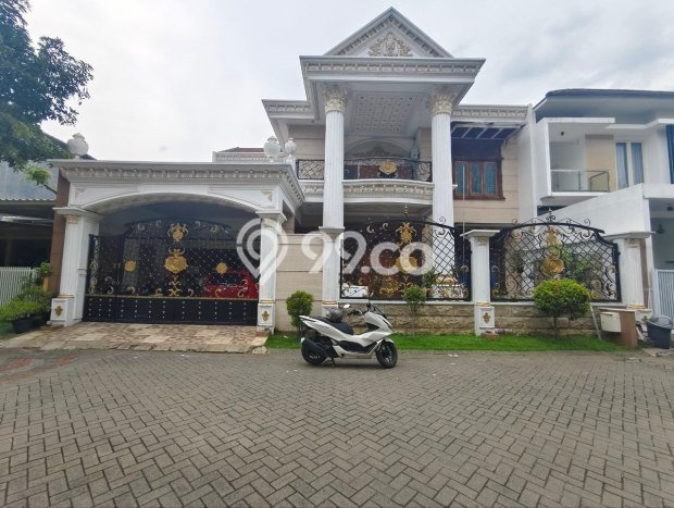 Rumah Elit Modern Tanpa Renovasi di Kebonsari Surabaya Rumah Elit Modern Tanpa Renovasi di Kebonsari Surabaya