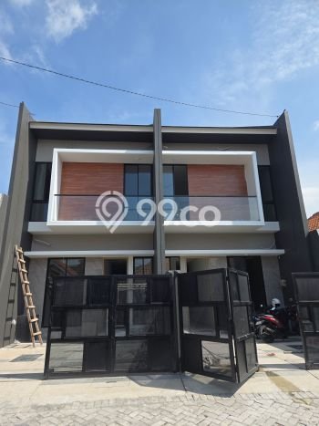 Dijual Cepat Rumah Favorit Siap Huni LB 160m2 di Rungkut, Surabaya Dijual Cepat Rumah Favorit Siap Huni LB 160m2 di Rungkut, Surabaya