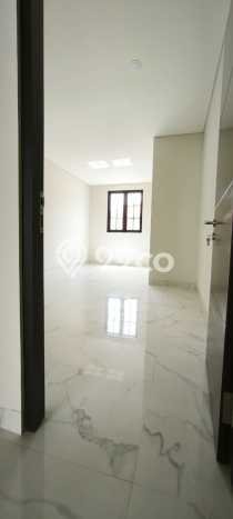 For Sale Rumah 3 Kamar Lokasi Ideal Bagus dan Strategis di Tambaksari For Sale Rumah 3 Kamar Lokasi Ideal Bagus dan Strategis di Tambaksari