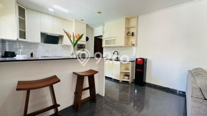 FOR SALE! Vila Kawasan , Area 395m2m², Lokasi Strategis FOR SALE! Vila Kawasan , Area 395m2m², Lokasi Strategis