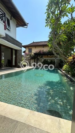 FOR SALE! Vila Kawasan , Area 395m2m², Lokasi Strategis FOR SALE! Vila Kawasan , Area 395m2m², Lokasi Strategis