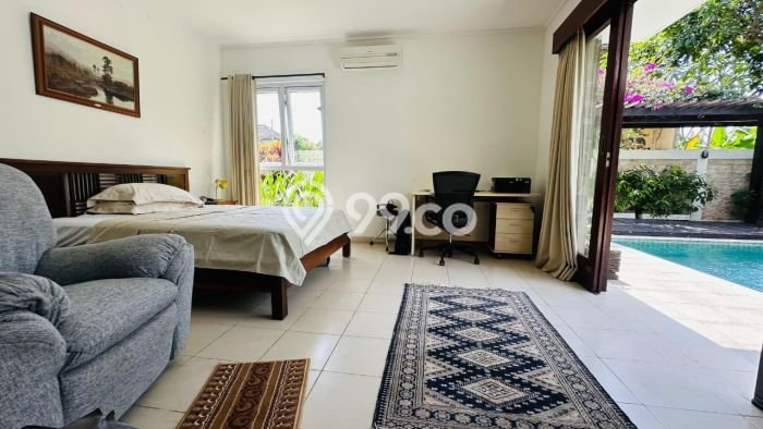 FOR SALE! Vila Kawasan , Area 395m2m², Lokasi Strategis FOR SALE! Vila Kawasan , Area 395m2m², Lokasi Strategis