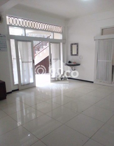 Rumah Kawasan , Luas 236m2m², LB 266m2m² Rumah Kawasan , Luas 236m2m², LB 266m2m²