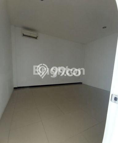 LOKASI STRATEGIS! Ruko di , Luas 900m2m², Jalan Strategis LOKASI STRATEGIS! Ruko di , Luas 900m2m², Jalan Strategis