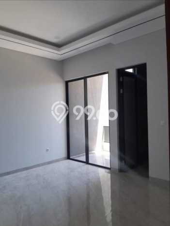 Rumah Mewah LB 350m2 Siap Pakai Desain Elegan di Citraland, Surabaya Rumah Mewah LB 350m2 Siap Pakai Desain Elegan di Citraland, Surabaya