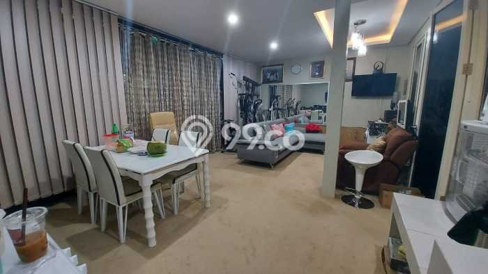 Rumah Modern 3 KT di Citraland Surabaya Semi Furnished Rumah Modern 3 KT di Citraland Surabaya Semi Furnished