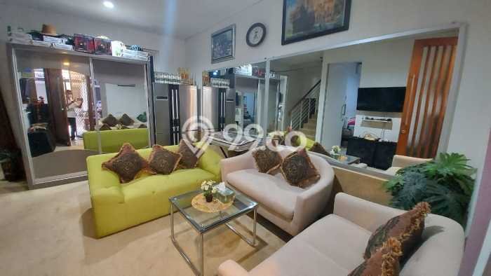 Rumah Modern 3 KT di Citraland Surabaya Semi Furnished Rumah Modern 3 KT di Citraland Surabaya Semi Furnished