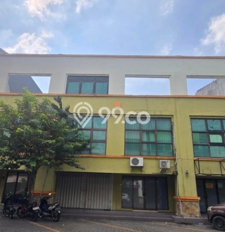 Ruko Dijual di Surabaya LT 63m2 & LB 200m2 Lokasi Terbaik! Ruko Dijual di Surabaya LT 63m2 & LB 200m2 Lokasi Terbaik!