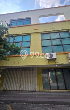 Ruko Dijual di Surabaya LT 63m2 & LB 200m2 Lokasi Terbaik! Ruko Dijual di Surabaya LT 63m2 & LB 200m2 Lokasi Terbaik!