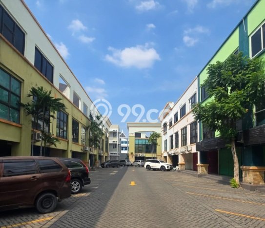 Ruko Dijual di Surabaya LT 63m2 & LB 200m2 Lokasi Terbaik! Ruko Dijual di Surabaya LT 63m2 & LB 200m2 Lokasi Terbaik!