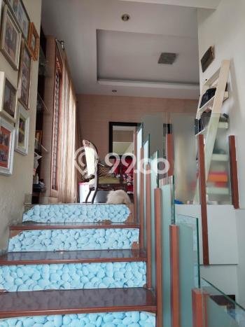 Hunian Mewah LB 300m2 Siap Pakai Desain Elegan di Pondok Bambu, Jakarta Timur Hunian Mewah LB 300m2 Siap Pakai Desain Elegan di Pondok Bambu, Jakarta Timur