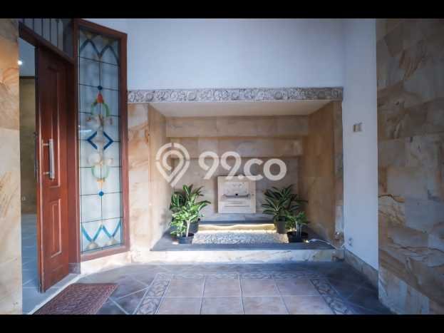 Rumah Elit LB 500m2 Siap Pakai Desain Elegan di Margorejo, Surabaya Rumah Elit LB 500m2 Siap Pakai Desain Elegan di Margorejo, Surabaya