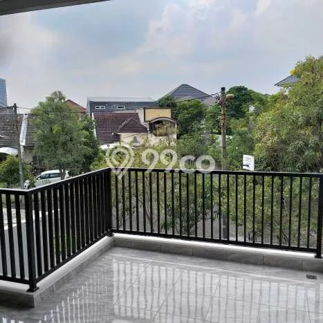 For Sale Rumah 5 Kamar Lokasi Ideal Nyaman dan Strategis di Wiyung For Sale Rumah 5 Kamar Lokasi Ideal Nyaman dan Strategis di Wiyung