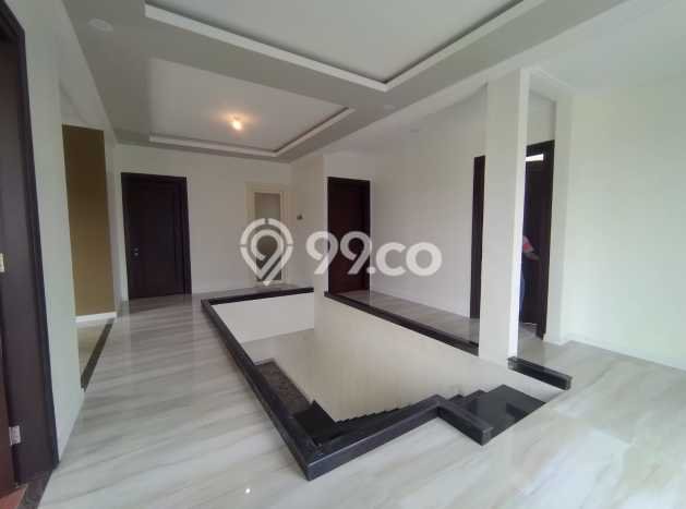 DIJUAL CEPAT! Rumah Modern area Wiyung, Surabaya, LT 240m2m² LB 300m2m² BISA KPR! DIJUAL CEPAT! Rumah Modern area Wiyung, Surabaya, LT 240m2m² LB 300m2m² BISA KPR!